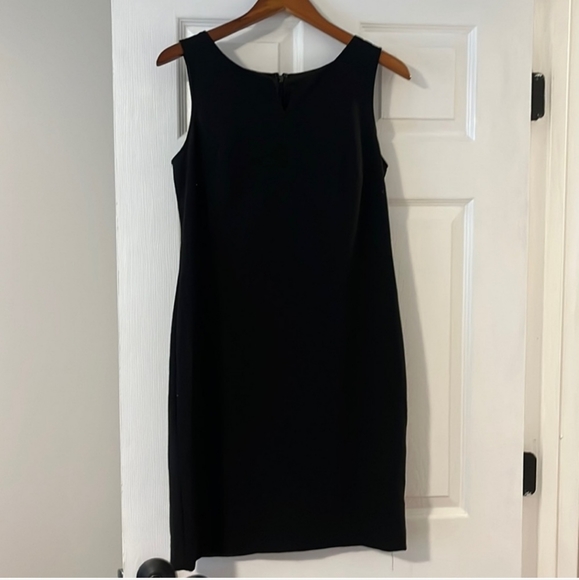 212 Collection Dresses & Skirts - Black shift dress. Size 10. Beautiful